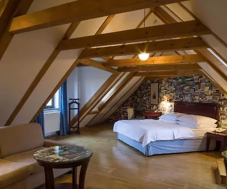 Orea Place Charles Bridge Aparthotel Prague
